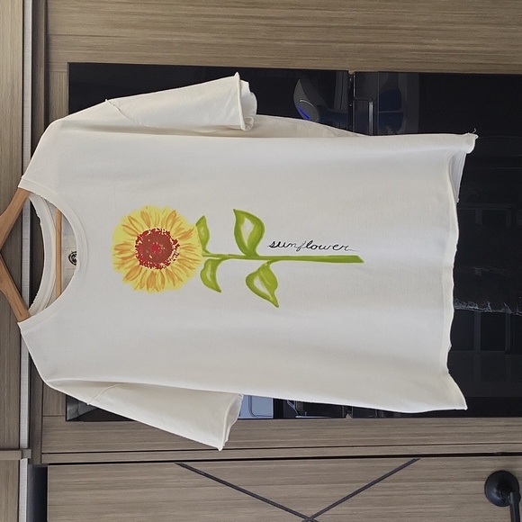🌻NWOT) "Sunflower tee" By"we the free" 🌻 - Picture 6 of 16